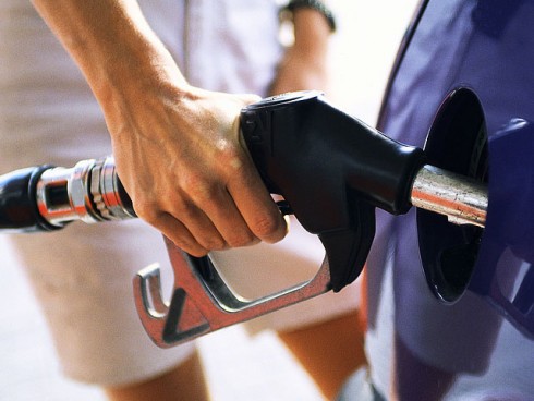 Цены на бензин в России стремительно падают